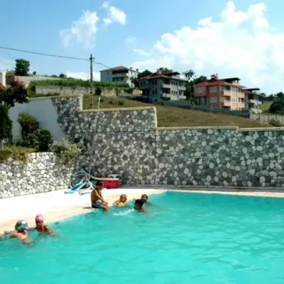 Havuz kenarı duvarlarının vazgeçilmez kültür taşı uygulamamız 