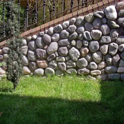 Dış mekanda merdiven yanı kültür taşı uygulaması